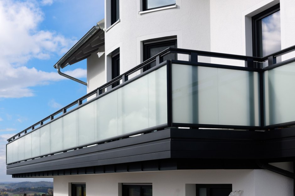 Inclined balcony Rail