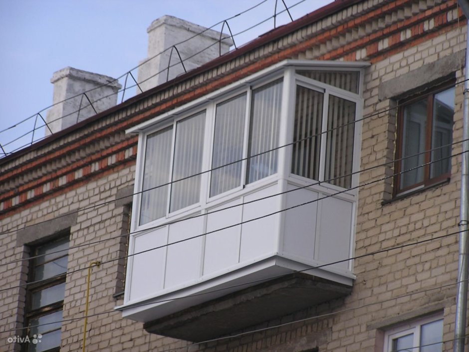Балкон с выносом и крышей
