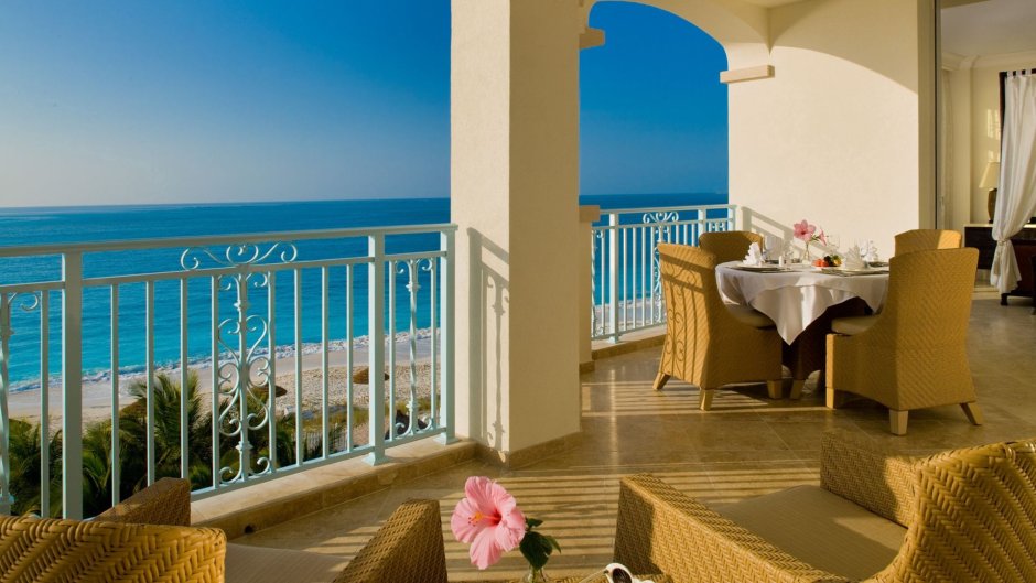 Шикарный балкон с видом на море