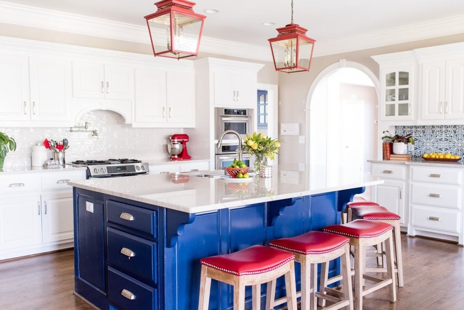 Кухня красный с голубым цветом