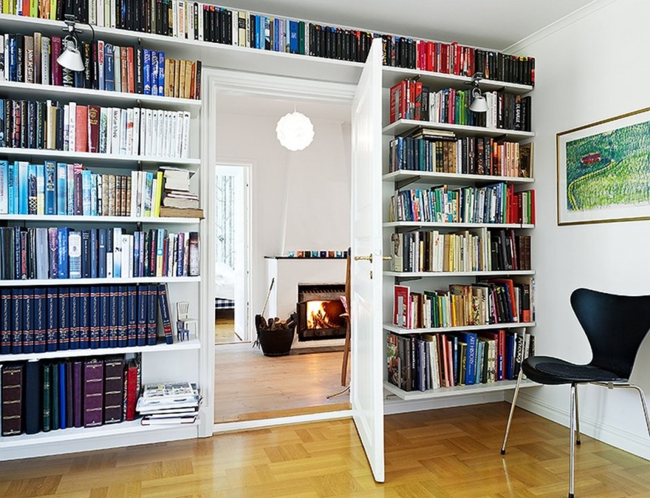 Книжные стеллажи в квартире