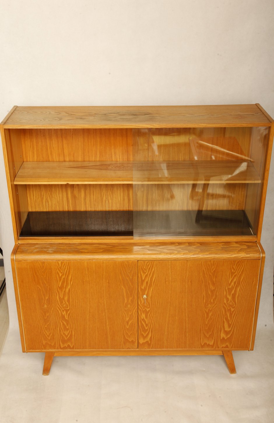Итон Собеслав мебель сервант Mid Century