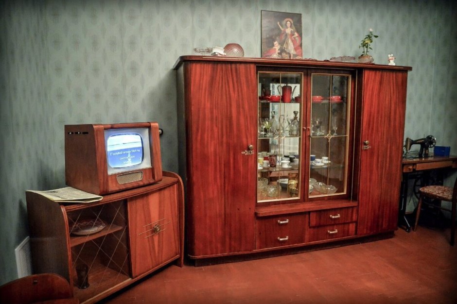 Сервант Хельга 70-х годов