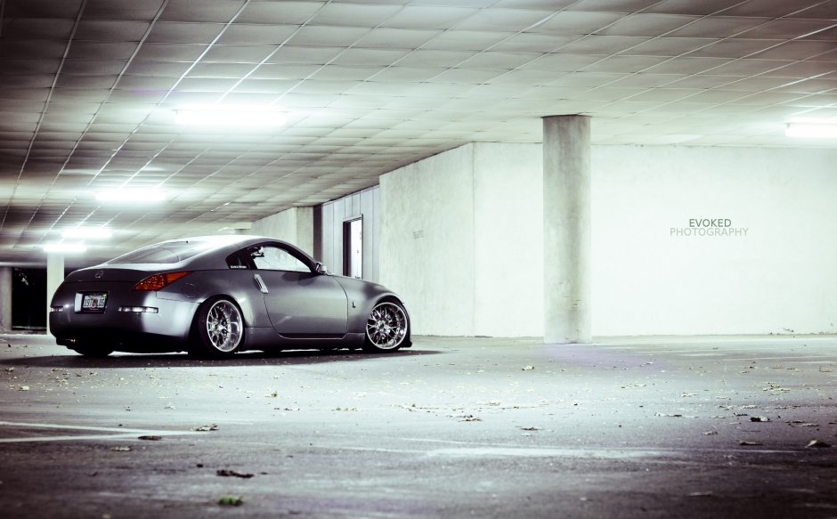 Nissan 350z car parking