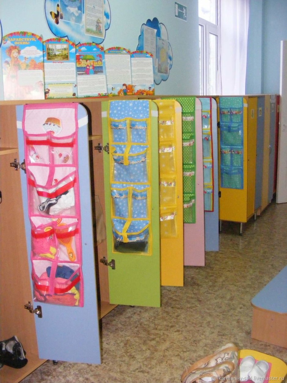 Шкаф в детском саду для вещей