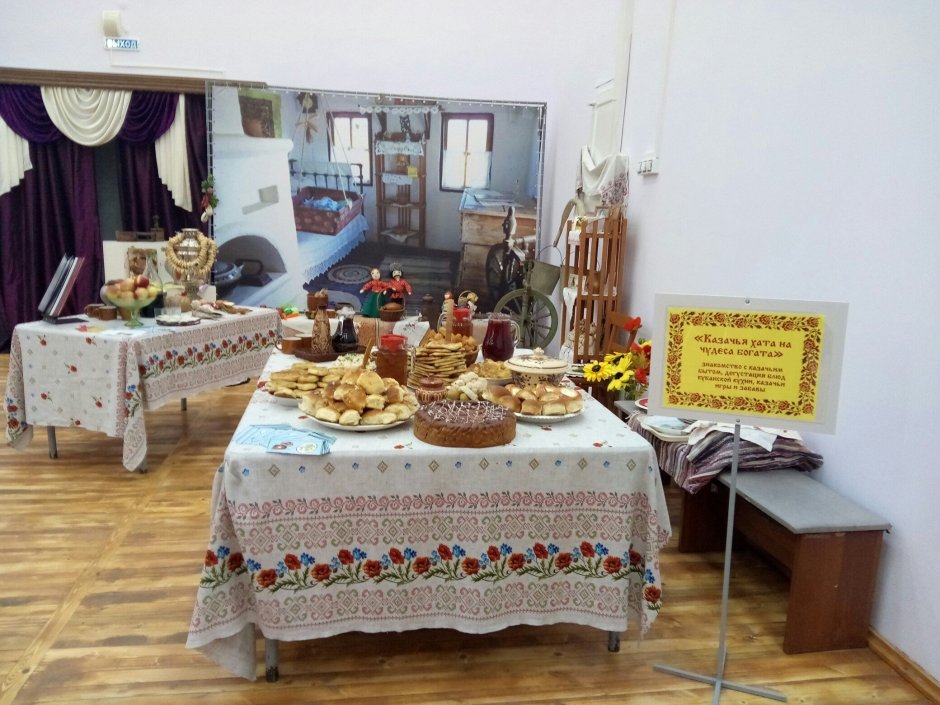 Кровать в казачьей хате