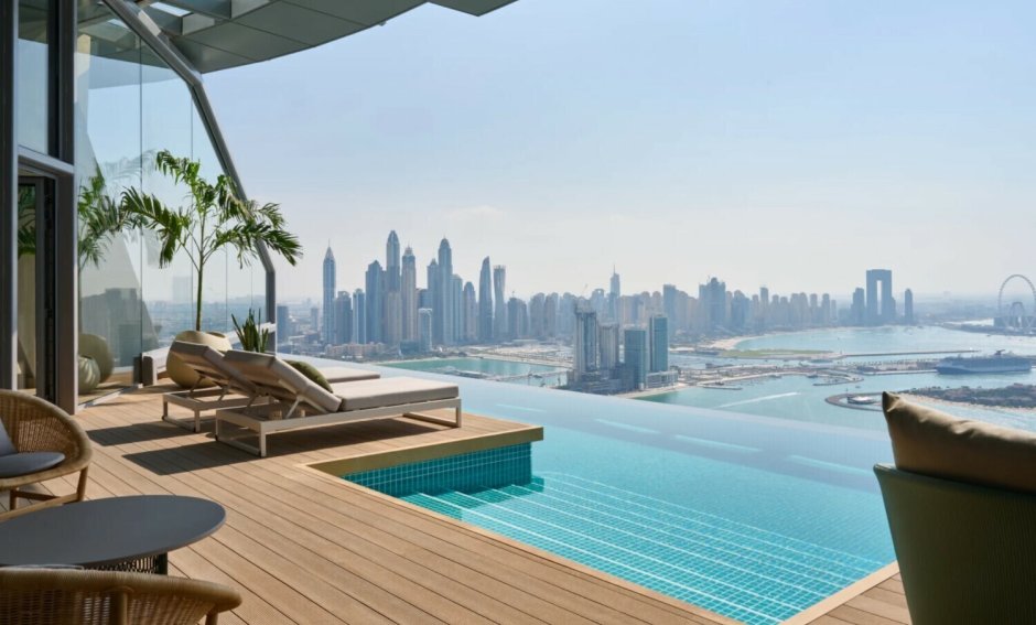 Панорамный бассейн Дубай Aura Skypool