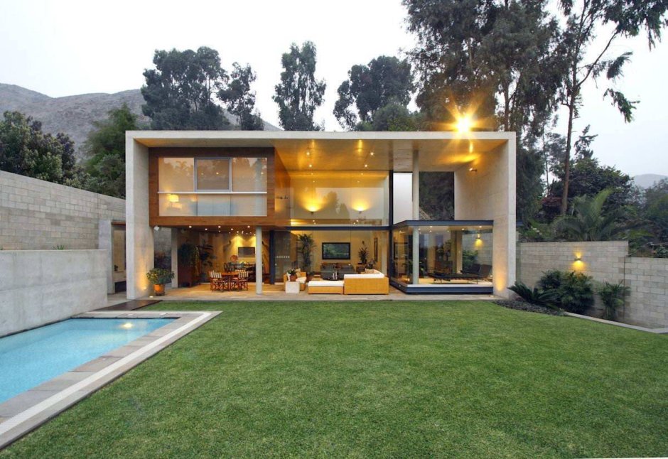 Частный дом из стекла и бетона