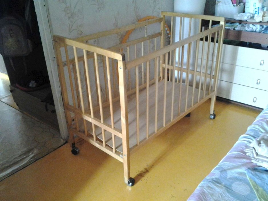 Советская деревянная кроватка