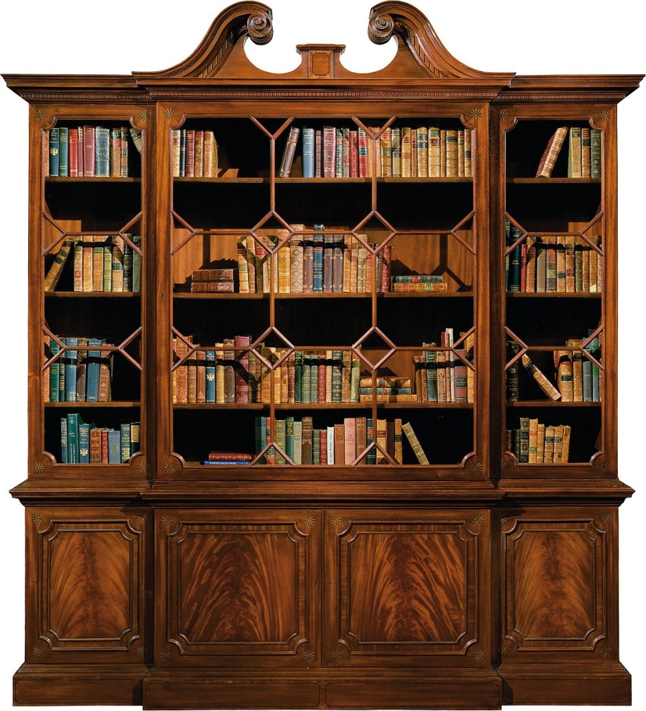 Старинный шкаф с книгами