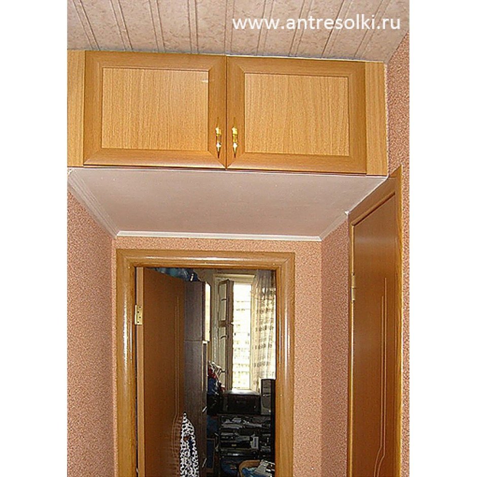 Прихожая с антресолью