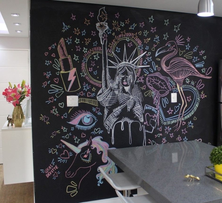 Роспись стен мелом