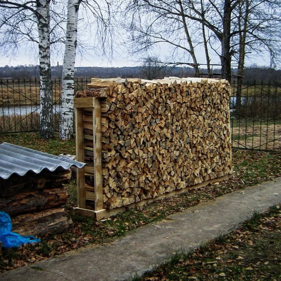 Сложить дрова на участке