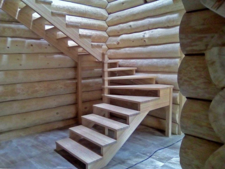 Поворотные ступени лестницы из дерева