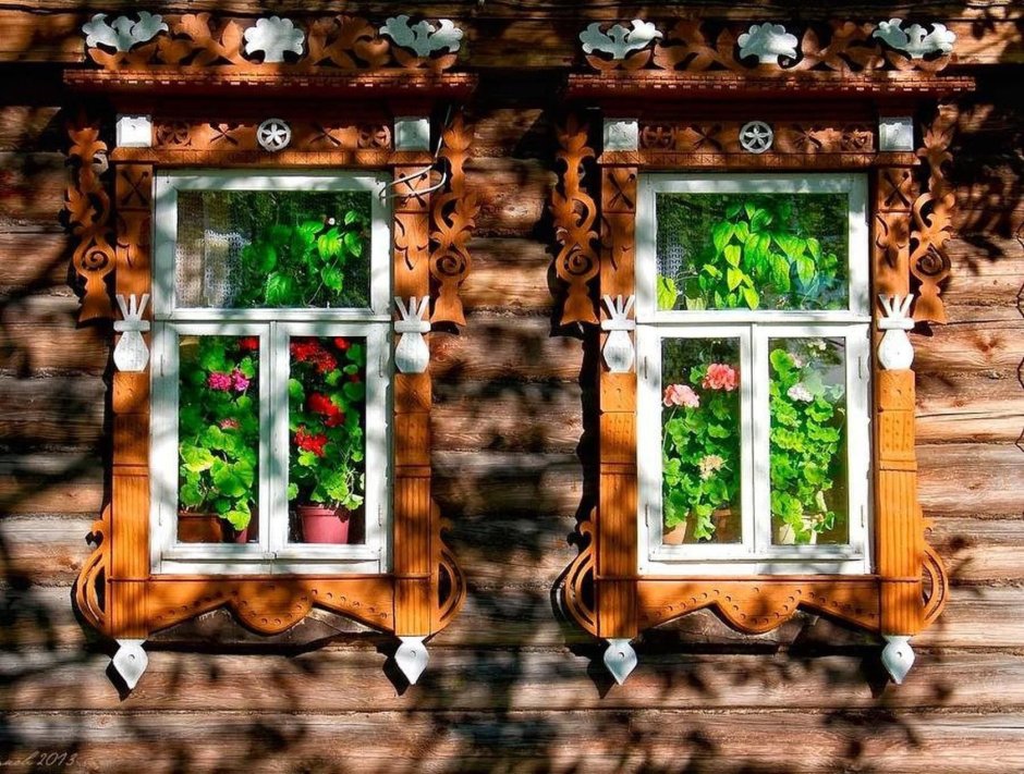 Окно в деревенском доме