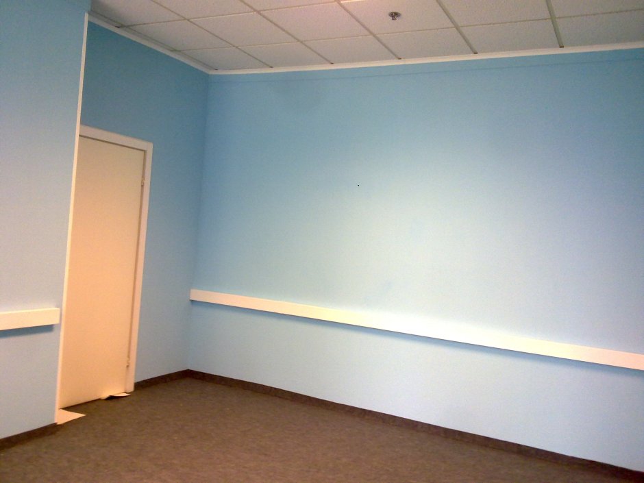Покраска стен в офисном помещении