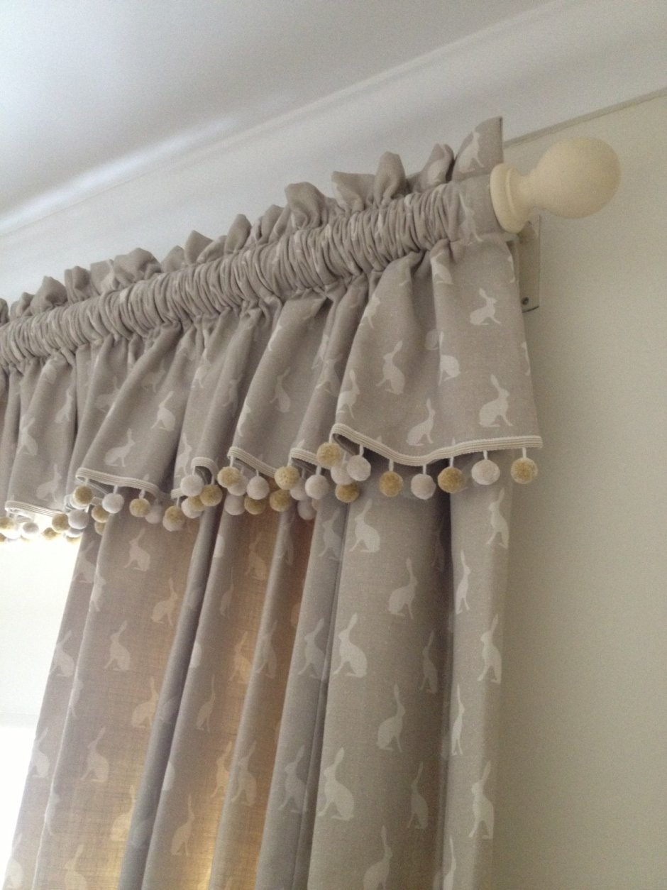 Тесьма с помпонами для штор