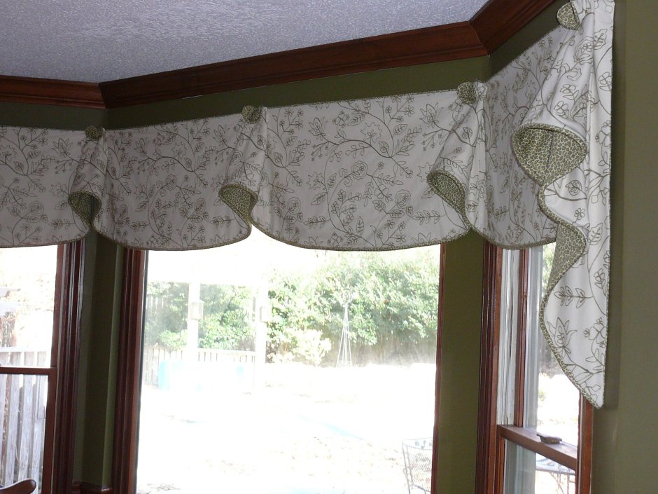 Ламбрекен для римской шторы