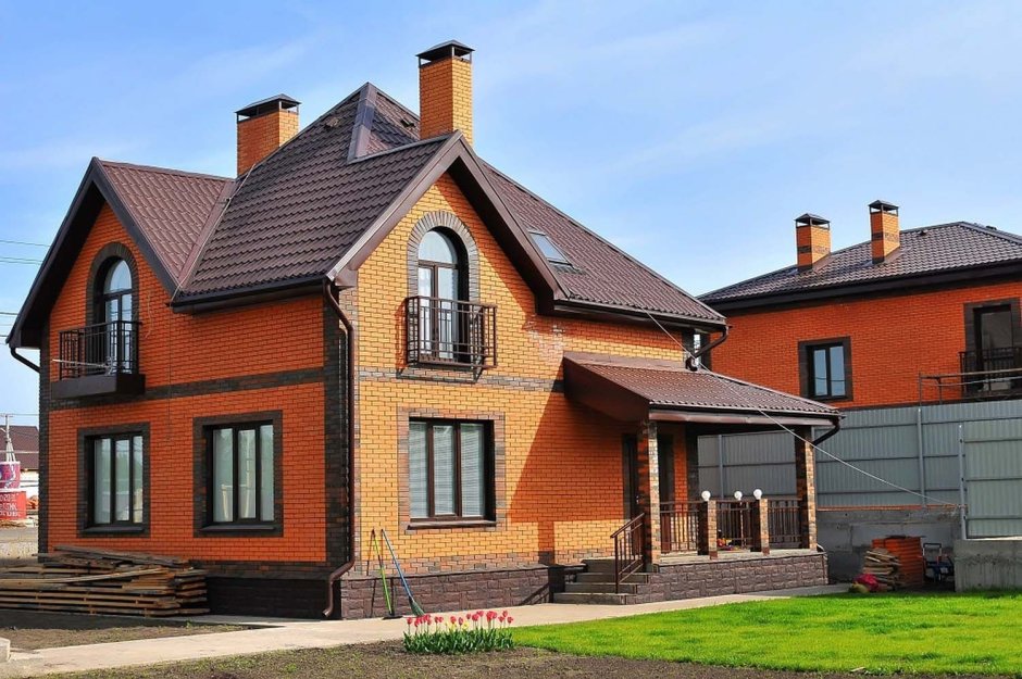 Красивые дома из красного кирпича