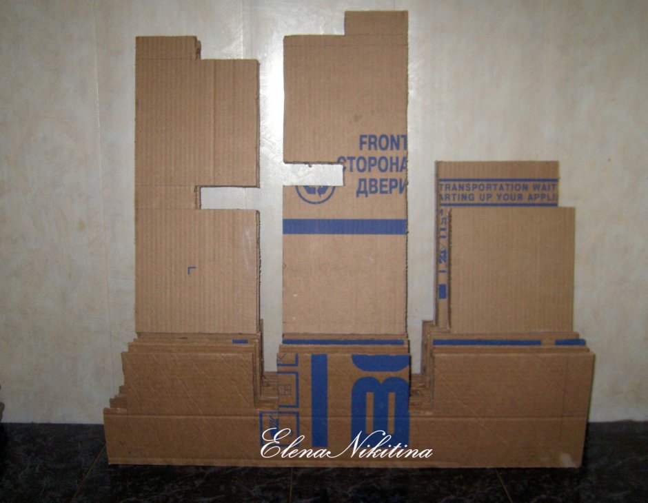 Полочка напольная из картонной коробки