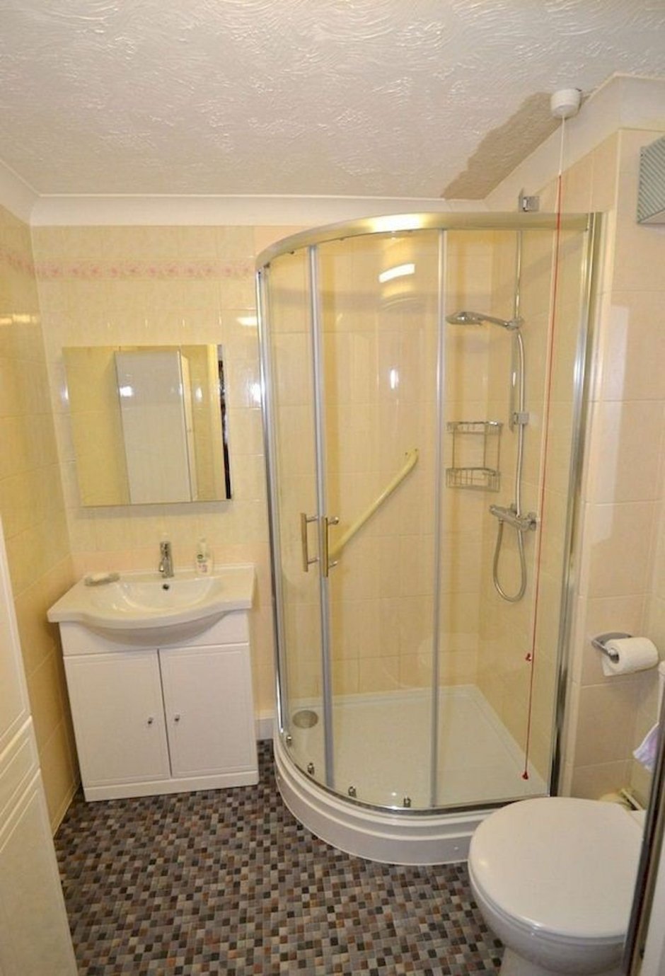 Душевая кабина в ванной комнате 150х130
