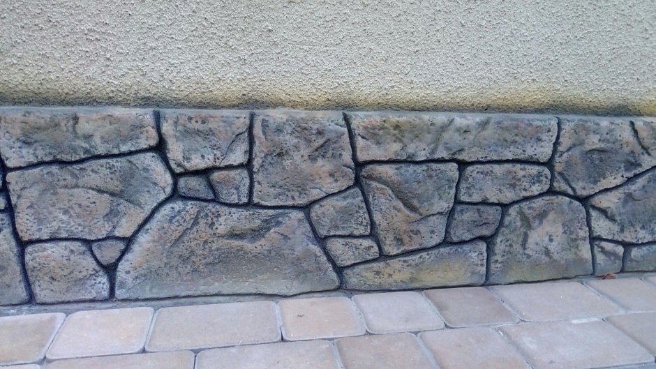 Дорожка из цементных камушков