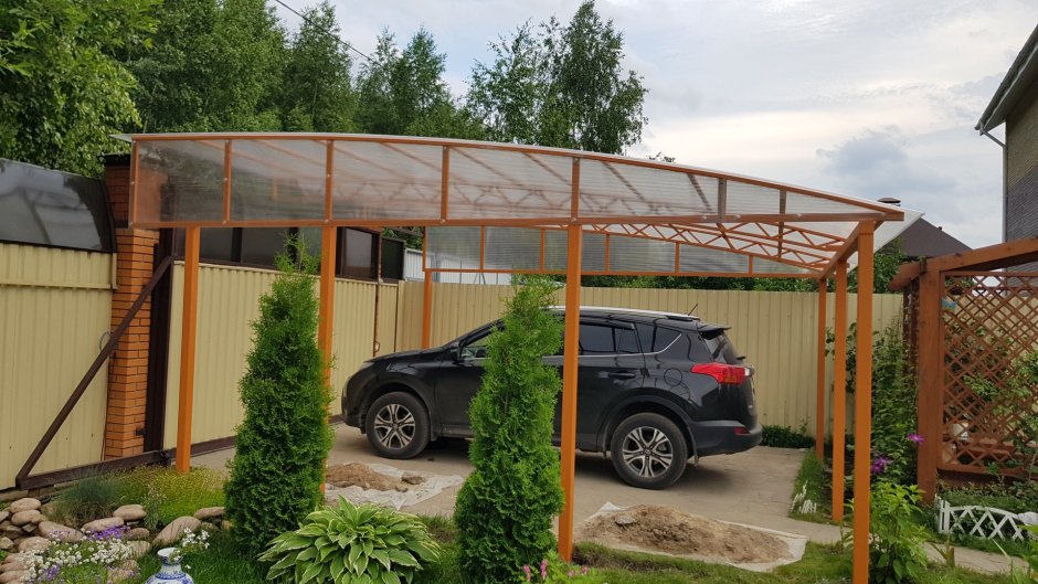 Навес для автомобиля от забора