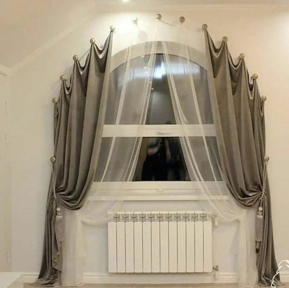 Карниз на круглое окно