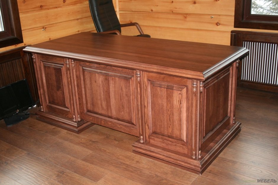 Стол для кабинета из массива дерева