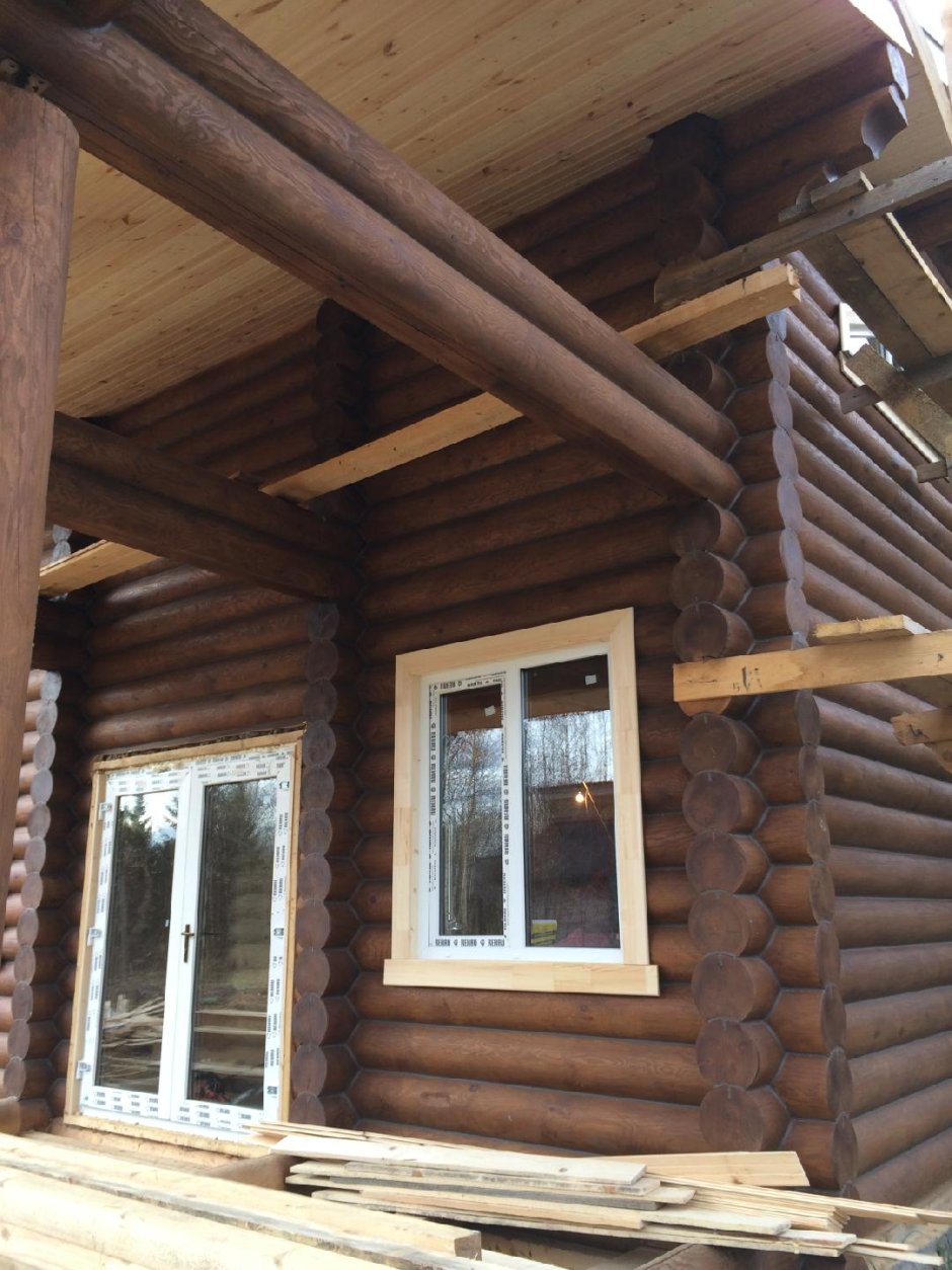 Покраска домов из бревна