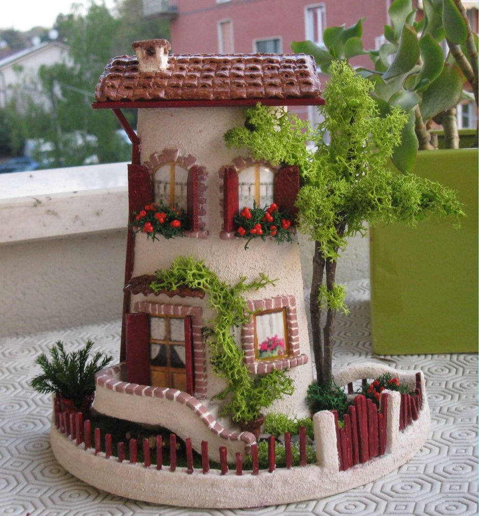 Миниатюрные домики из глины