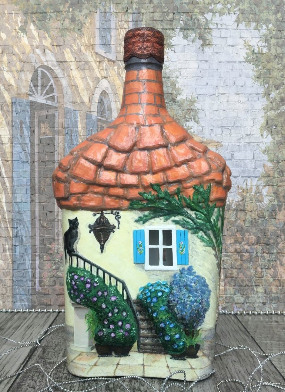 Домик из бутылок стеклянных