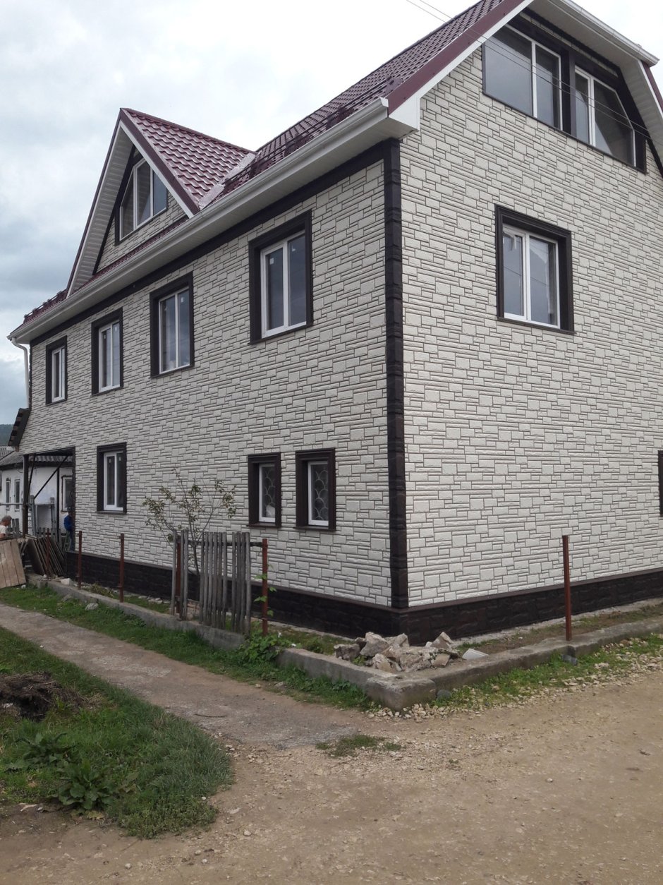 Фасадная панель белый камень Альта профиль дом