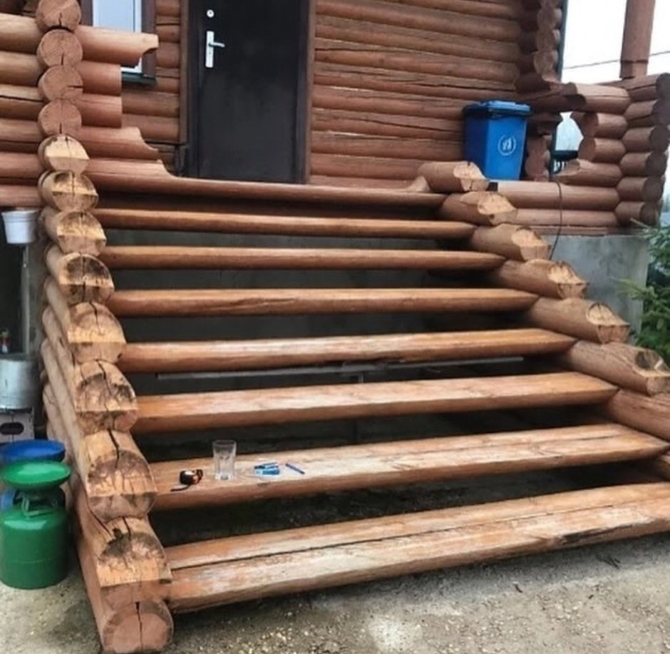 Лестница из бревна на крыльцо