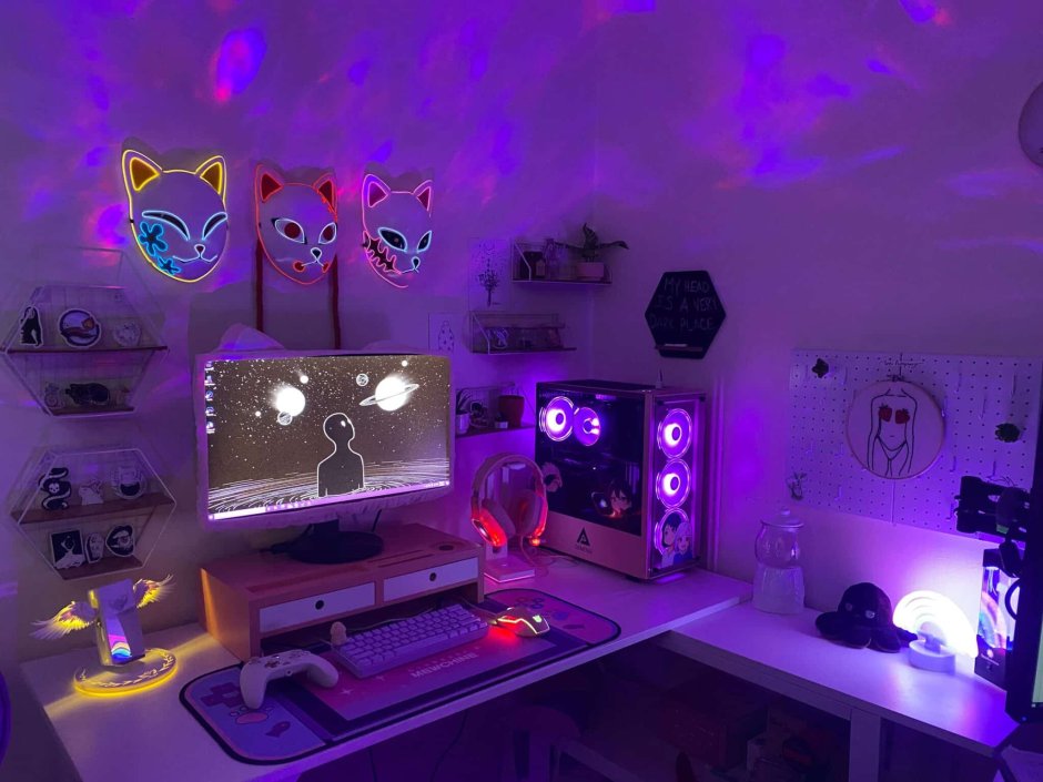 Геймерская аниме комната в фиолетовом стиле