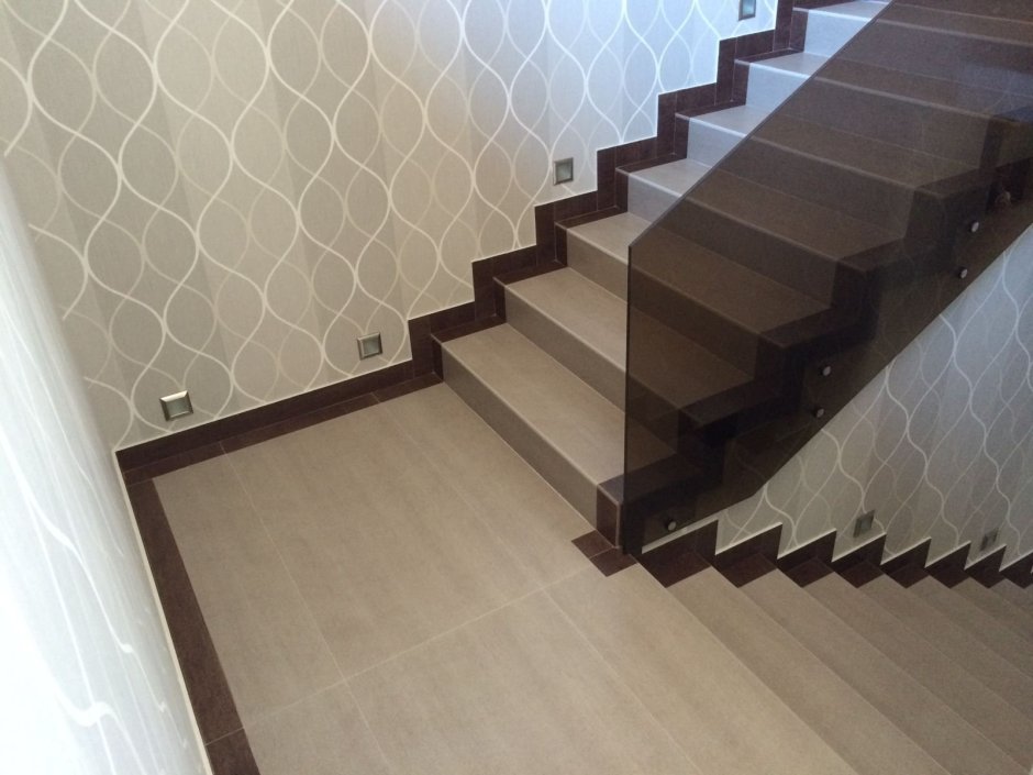 Лестница из керамогранита