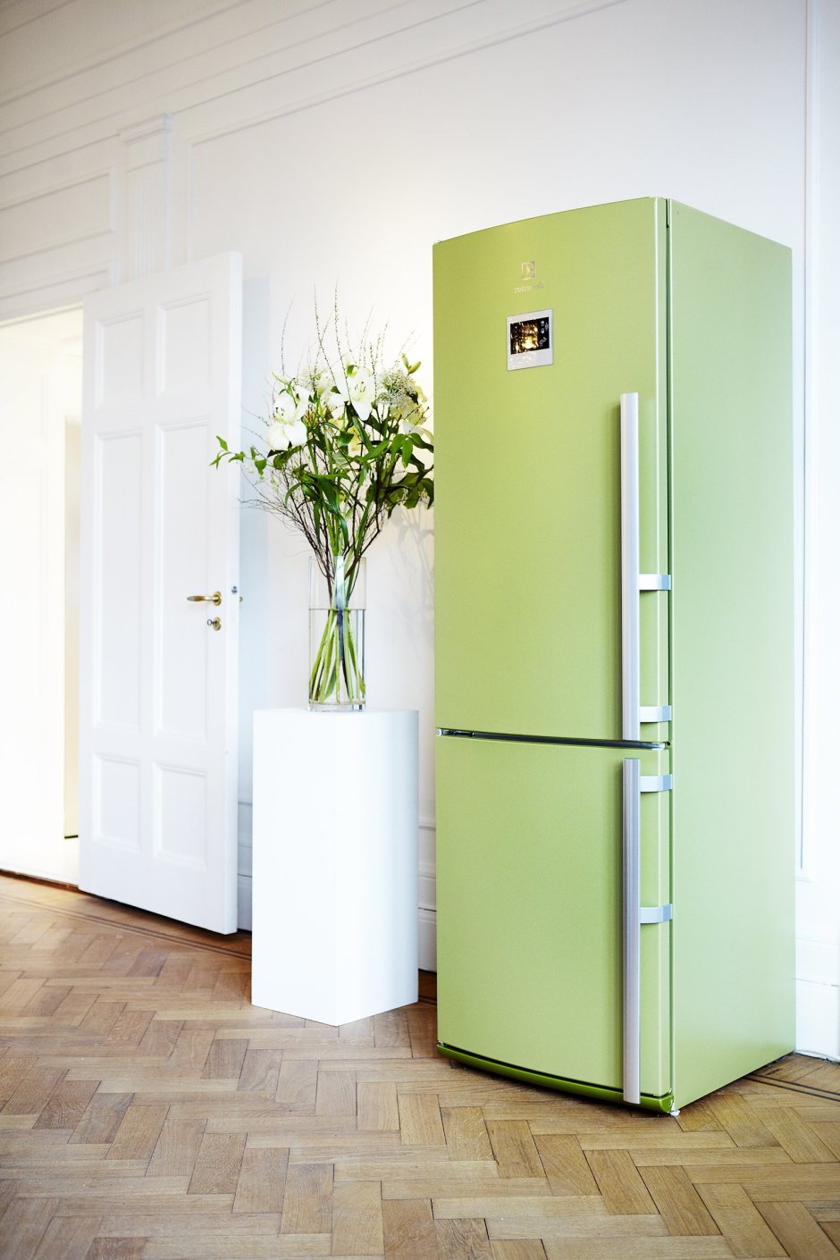 Холодильник Electrolux en 3487 AOJ