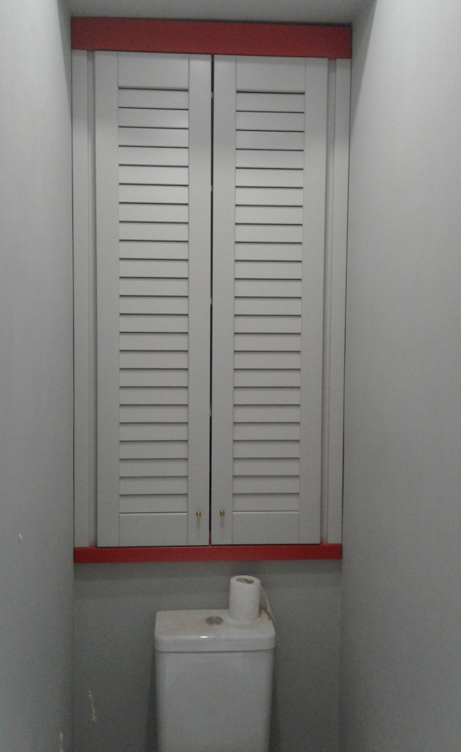 Распашные дверцы в туалет