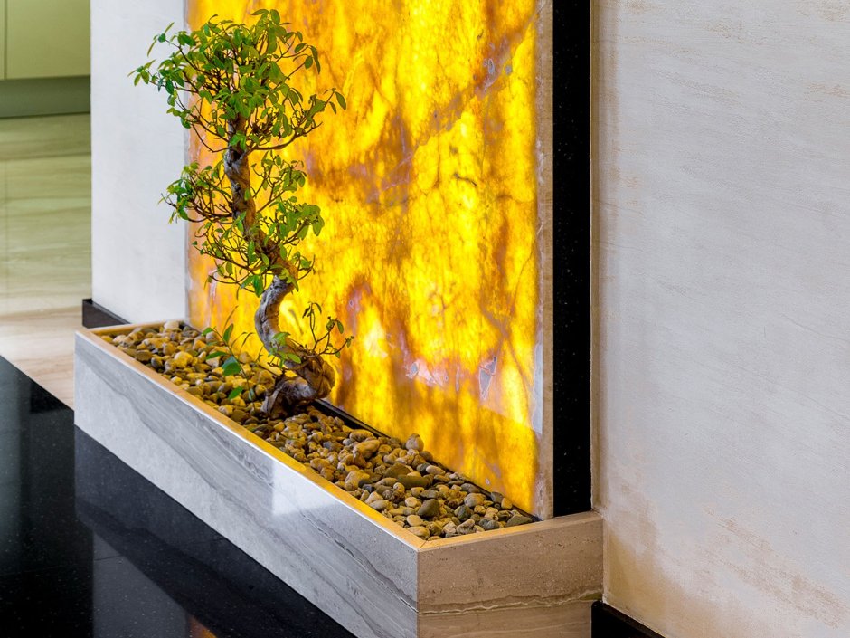 Оникс с подсветкой в интерьере