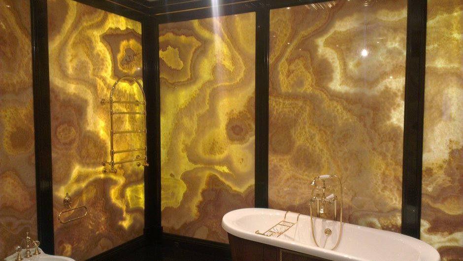 Потолок из оникса