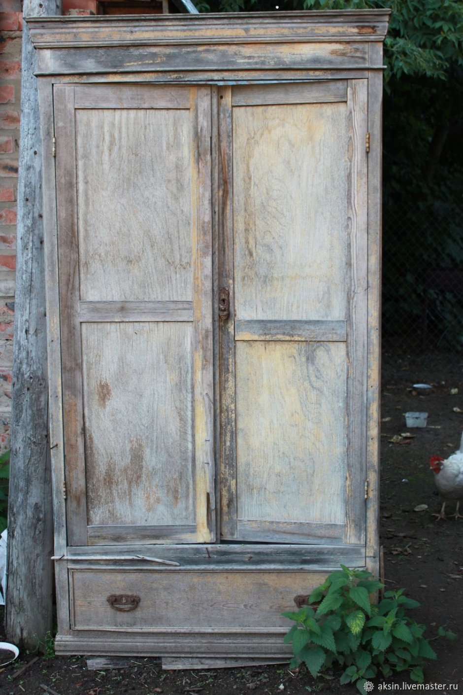 Старый шкаф