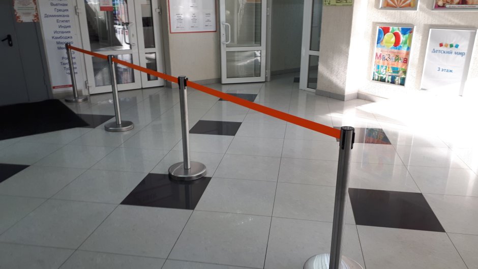 Стойка с вытяжной лентой Barrier Belt 01