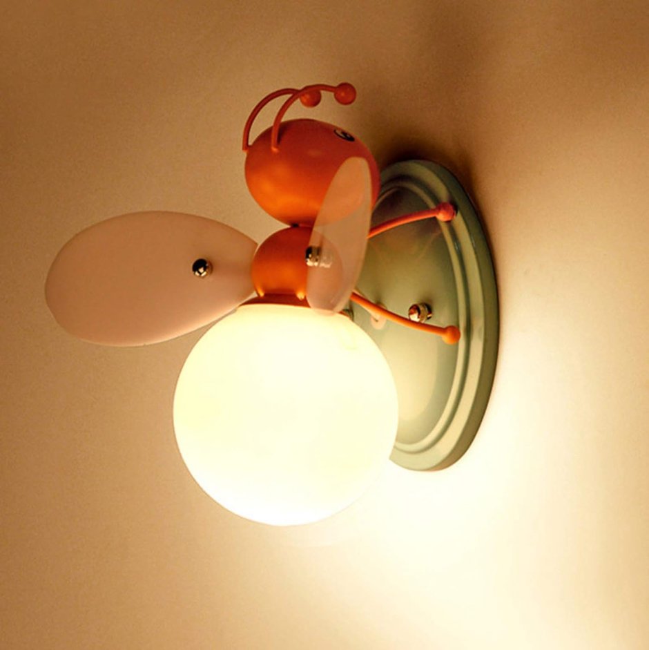 Настенный светильник в детскую комнату