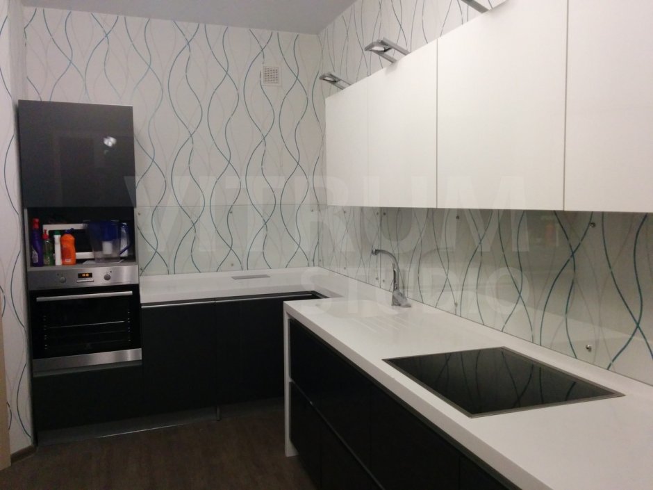 Прозрачный стеклянный фартук для кухни