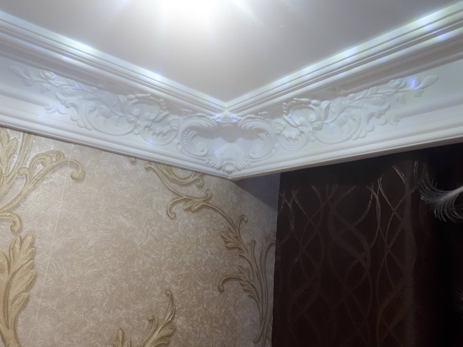 Плинтус потолочный dd501
