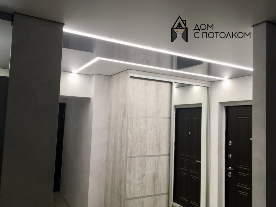 Световые линии в прихожей