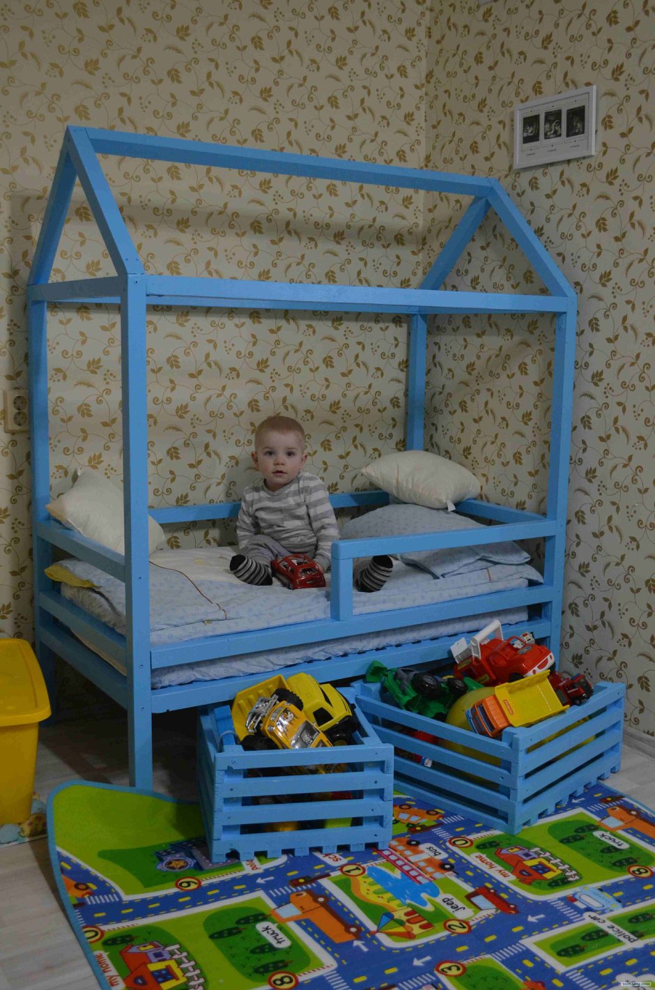 Детская кровать для мальчика 6 лет домик