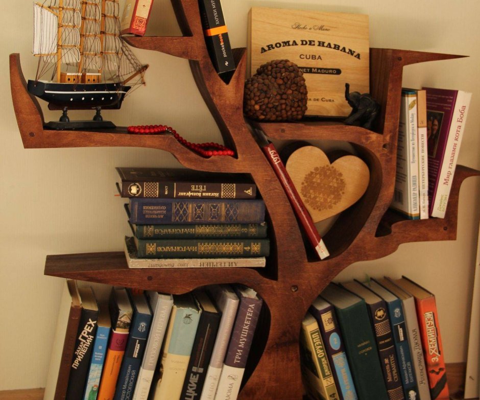 Оригинальная книжная полка