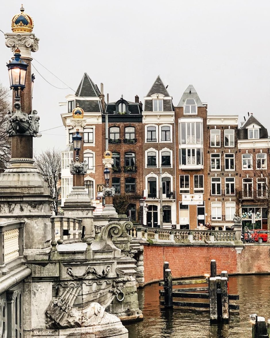 Амстердам днем архитектура