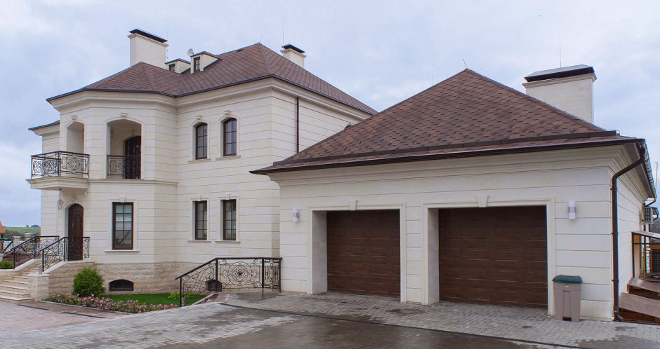 Фасад из дагестанского камня в современном стиле